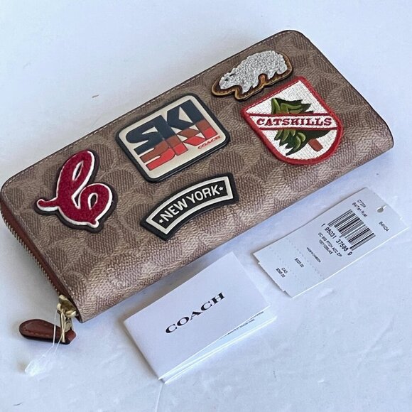 Coach C7204 Accordion Zip Phone Wallet Ski Patches Signature Canvas Women’s - Picture 2 of 8